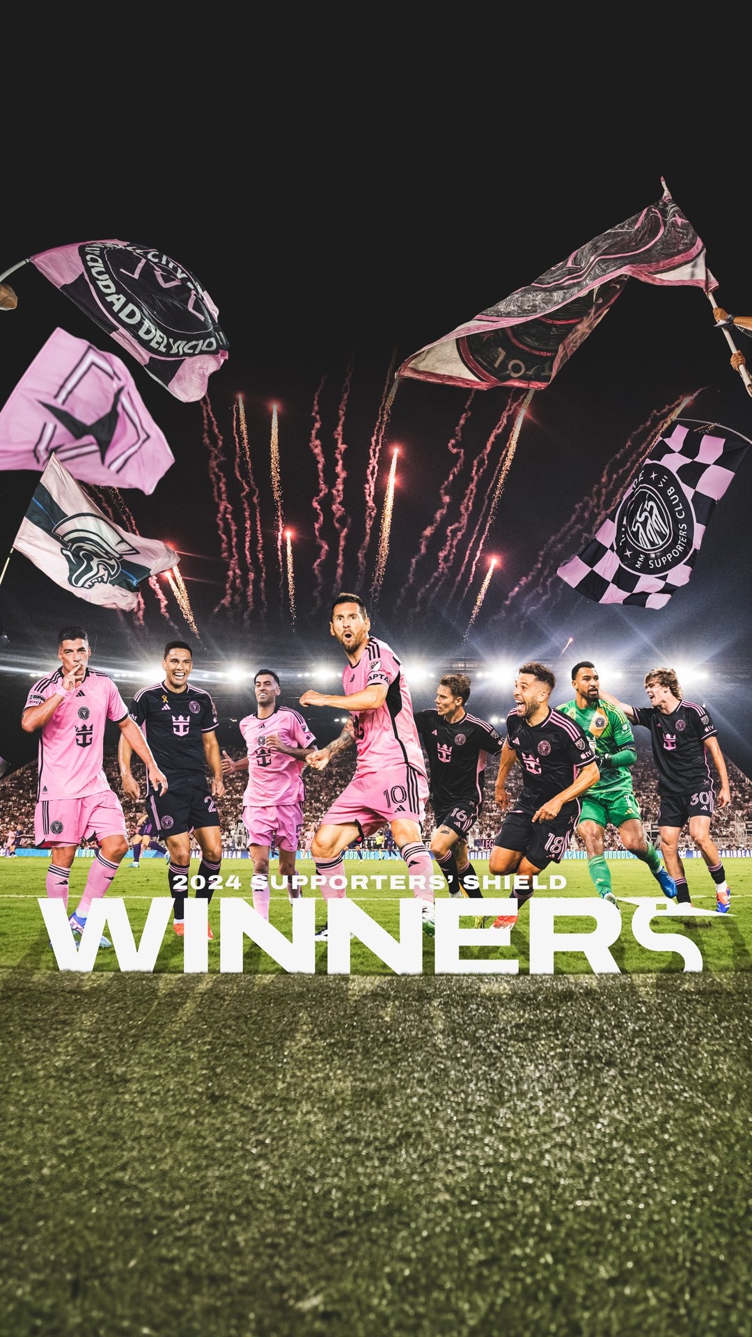 马赛球迷欢庆胜利,为球队喝彩 马赛球迷欢庆胜利,为球队喝彩