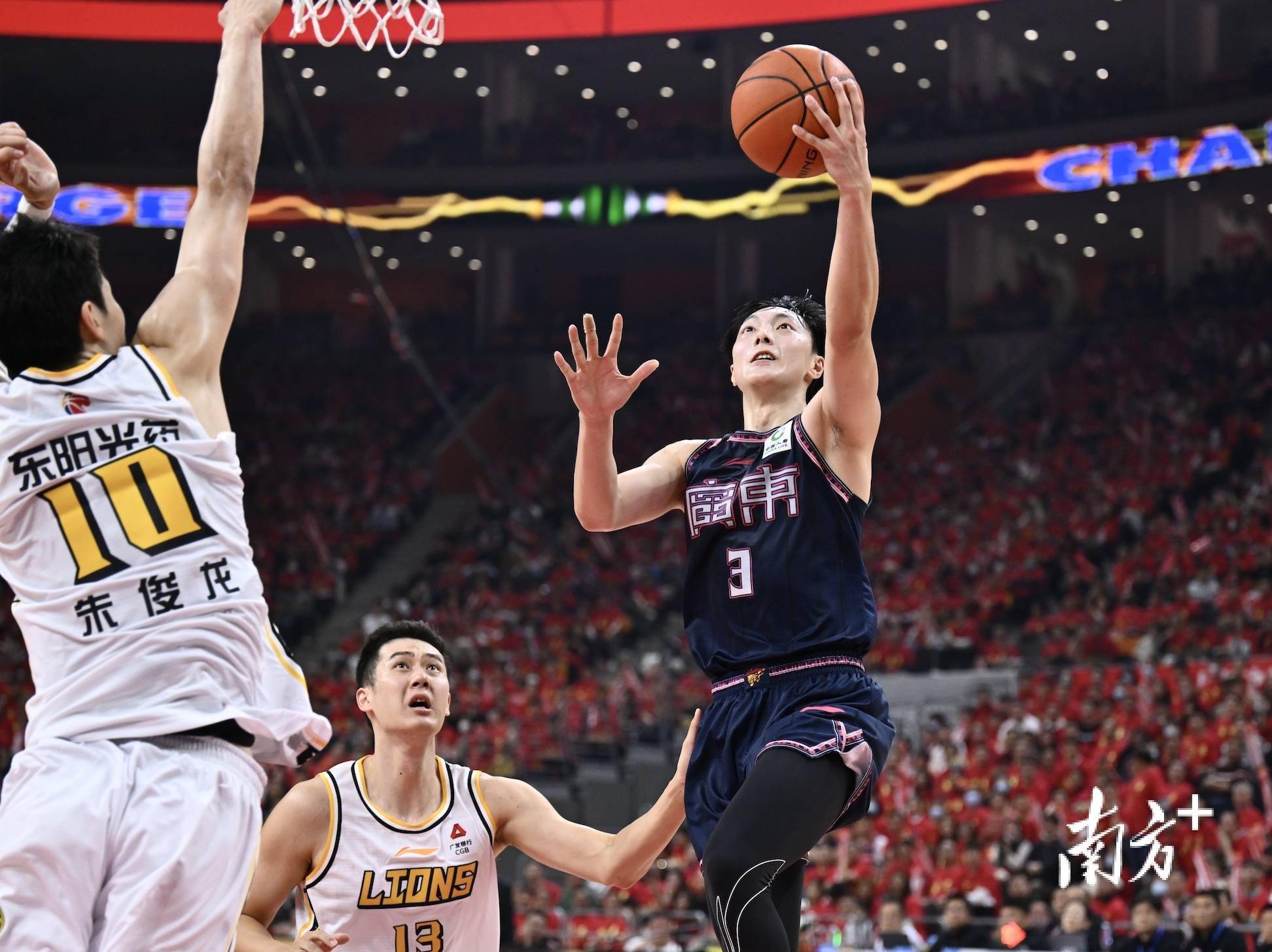 华南虎加时力克山东队,易建联领军晋级总决赛 华南虎加时力克山东队,易建联领军晋级总决赛