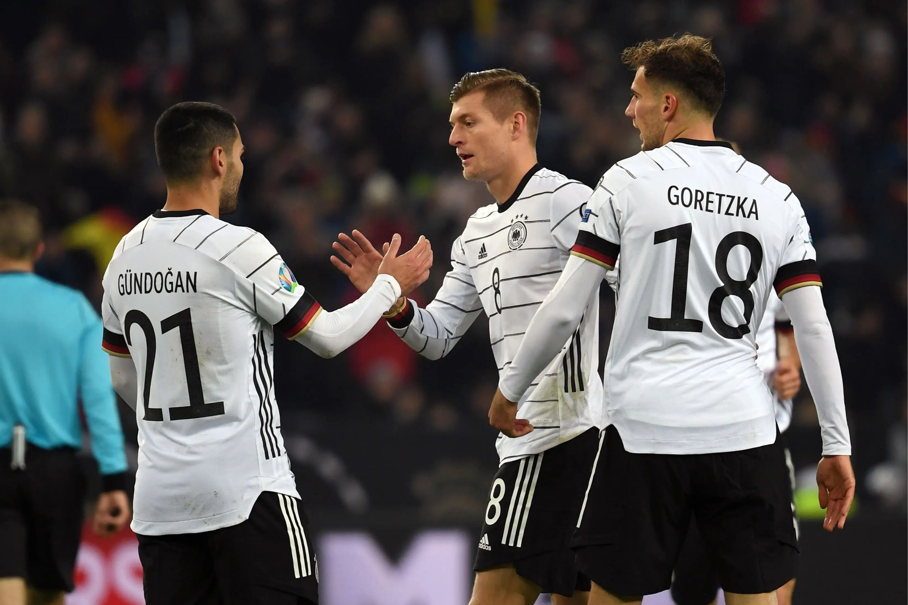 包含高水平比赛！德国联赛强队携手竞技，球迷热情看台的词条