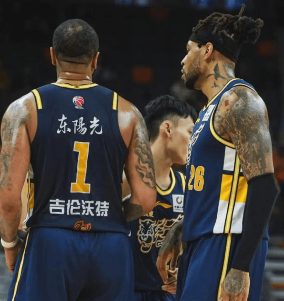 包含广东男篮击败广西球队，豪取十连胜的词条