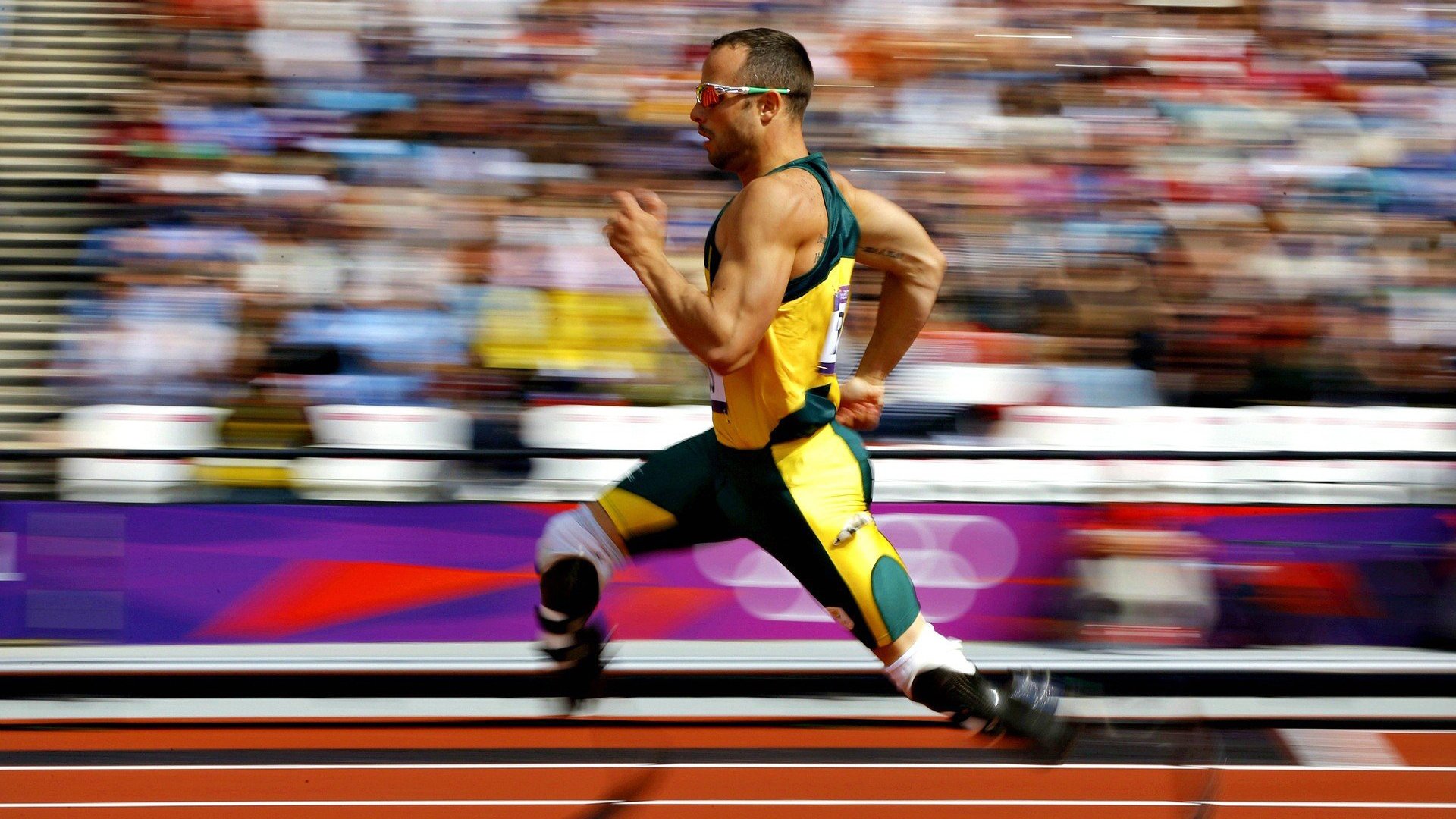 红牛二队力克法拉利，塞恩斯统治全场的战术奇迹