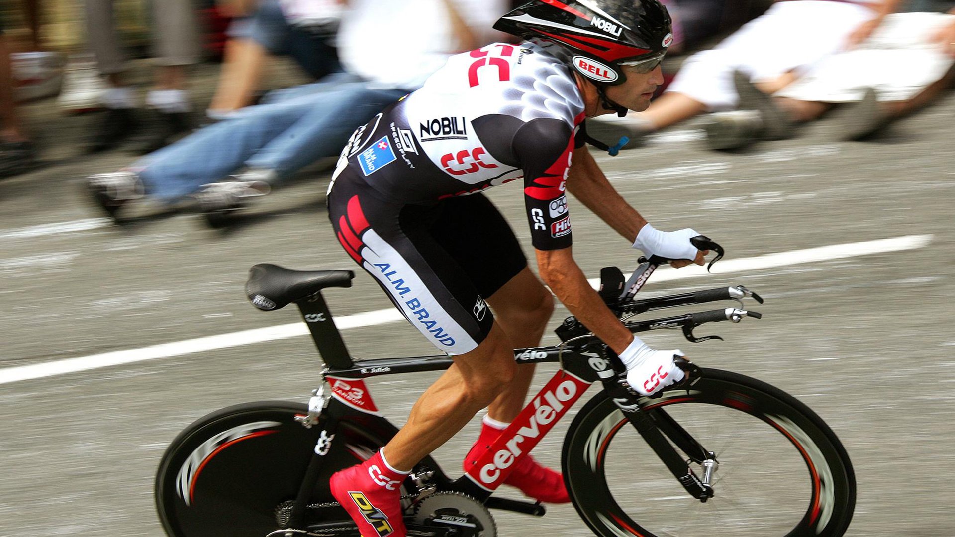 赛道风云，勒克莱尔高光表现引领梅赛德斯轻取红牛二队